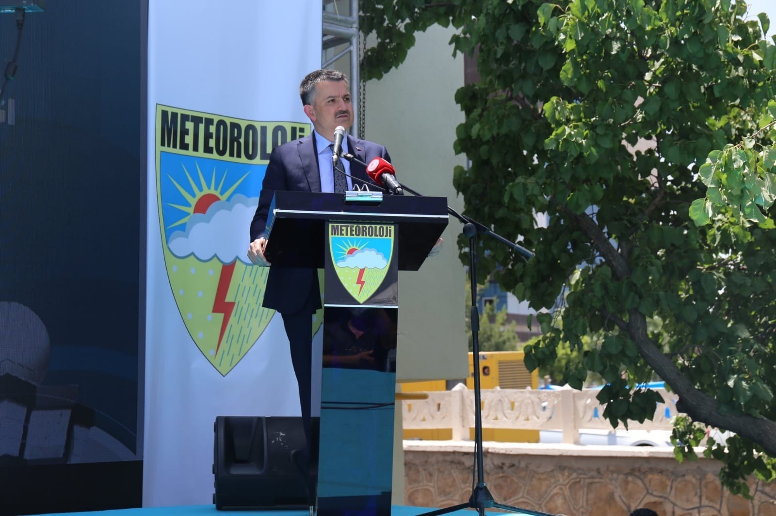 Bakan Pakdemirli: “Ülkemizde de, meteorolojik afetlerin sayıları ve şiddeti artış göstermeye başladı, gelecekte de bu artışların devam edeceğini söyleyebiliriz”