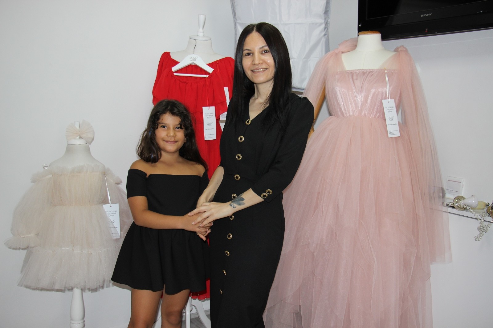 Kızı için diktiği elbise hayatını değiştirdi, şimdi dünyaya ihraç ediyor