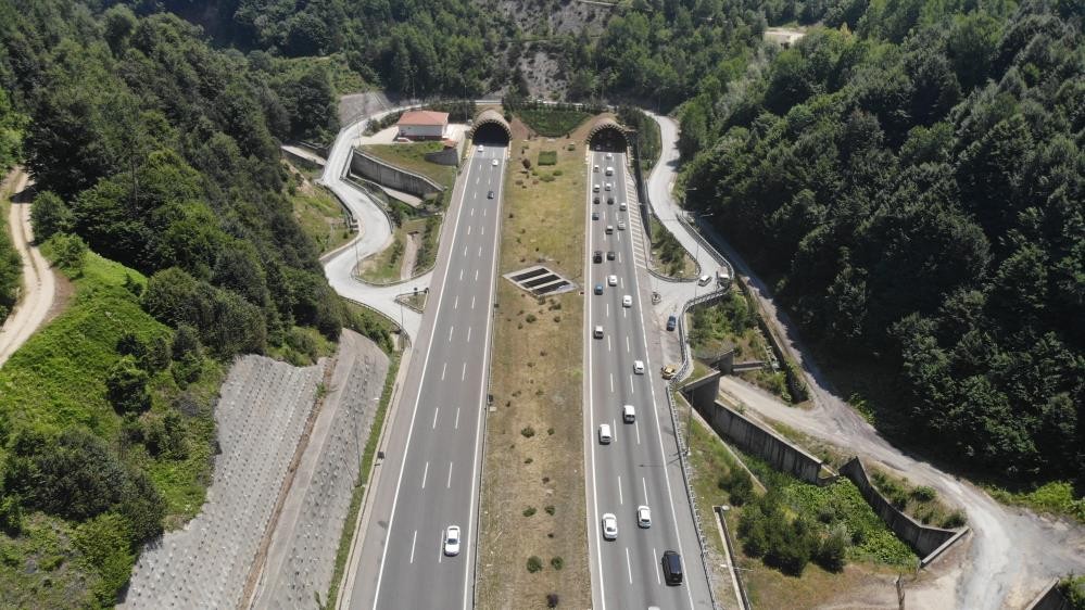 Bolu Dağı Tüneli’nden bayram tatili boyunca 865 bin araç geçti