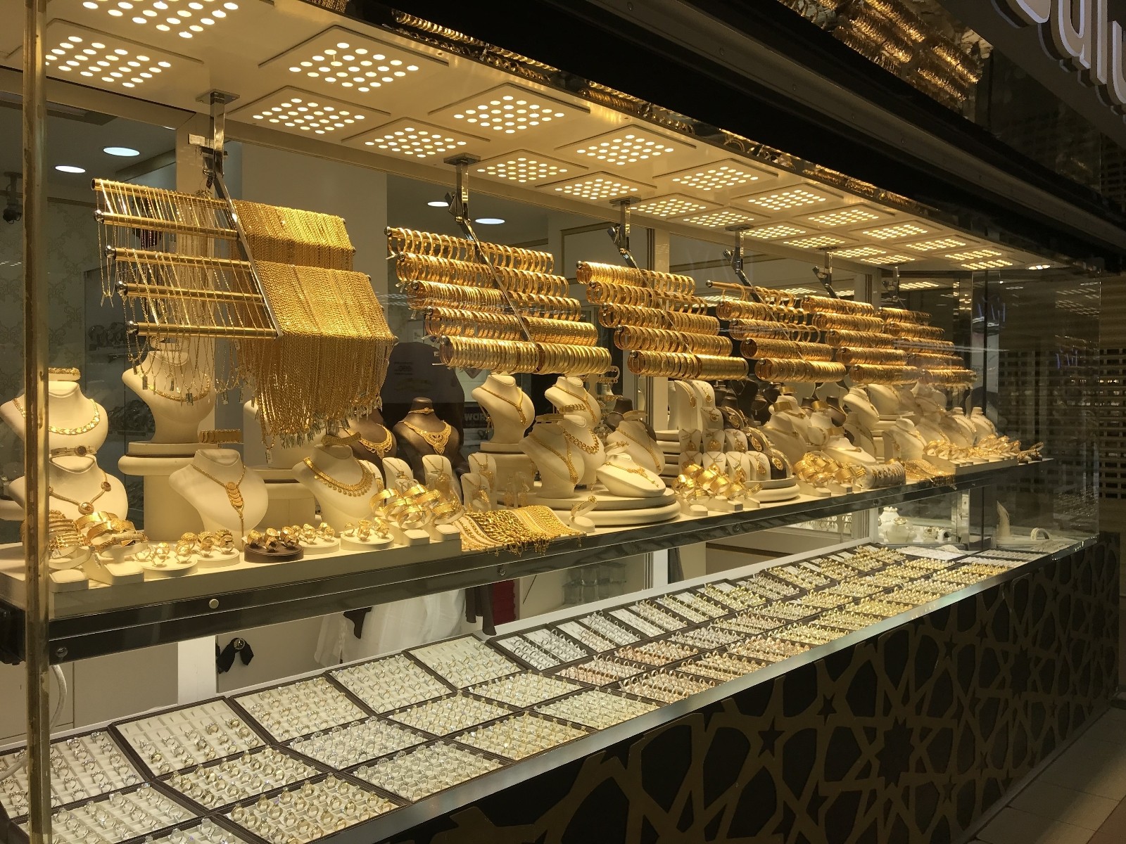 Vatandaşlar gram ve yarım gram altına yöneldi