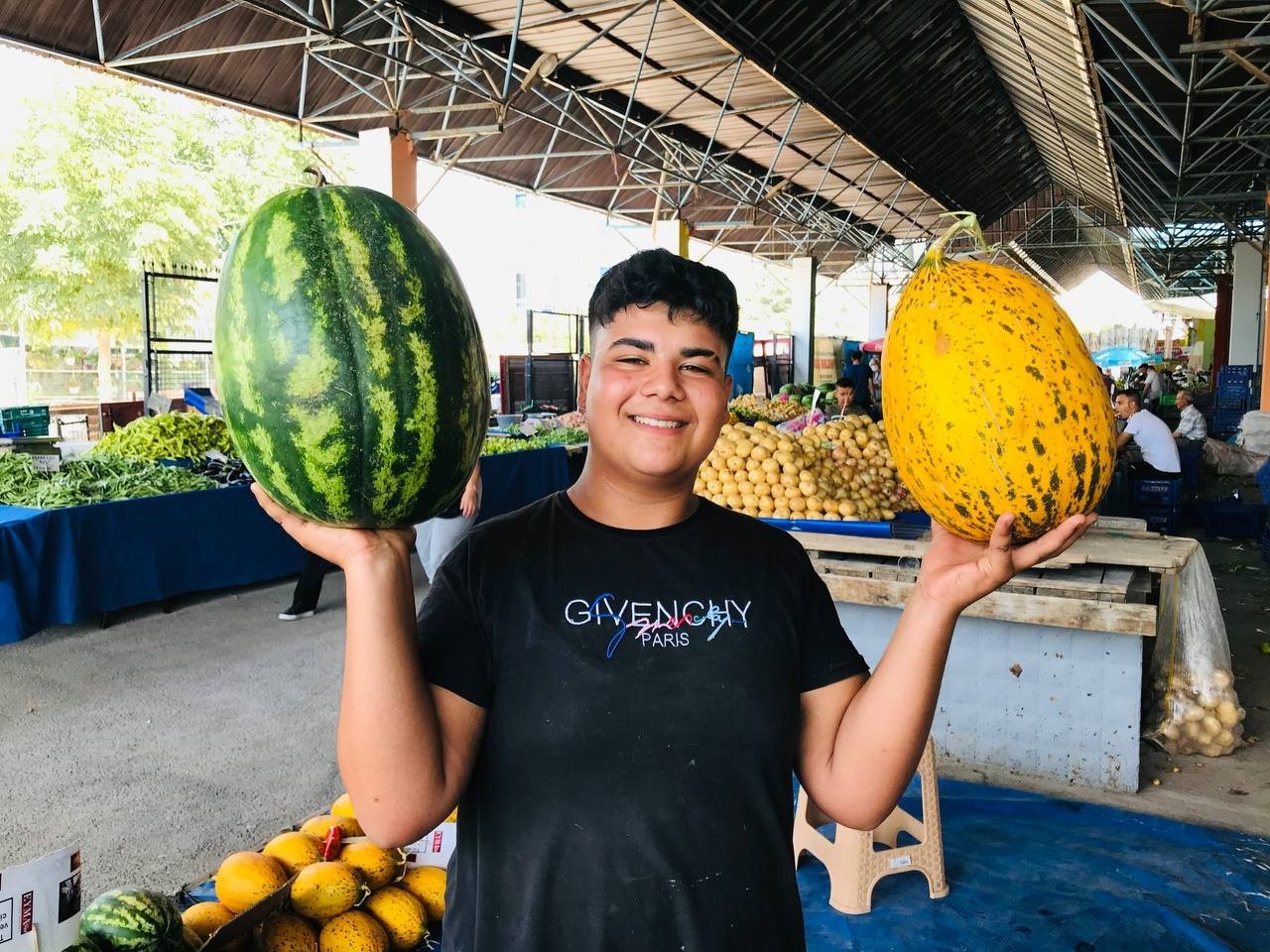 Pazarda yaz meyvelerine yoğun ilgi