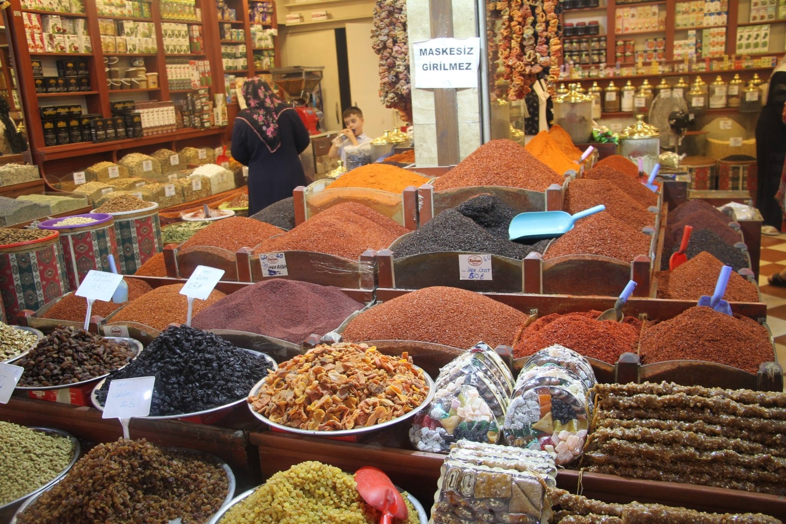 Gurbetçiler akın etti, Elazığ’da Kapalı Çarşı esnafının yüzü güldü