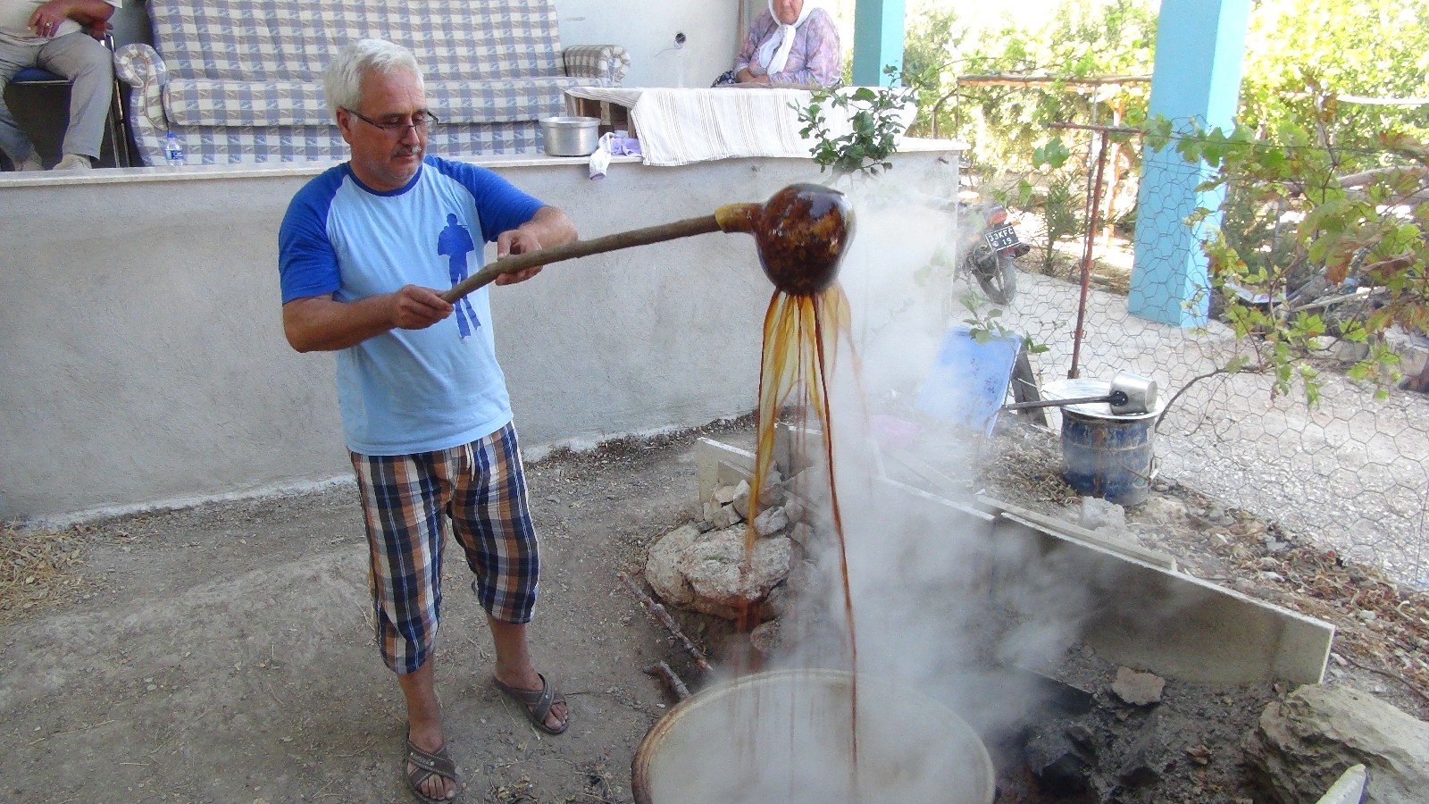 Mersin’de harnup pekmezi yapımına başlandı