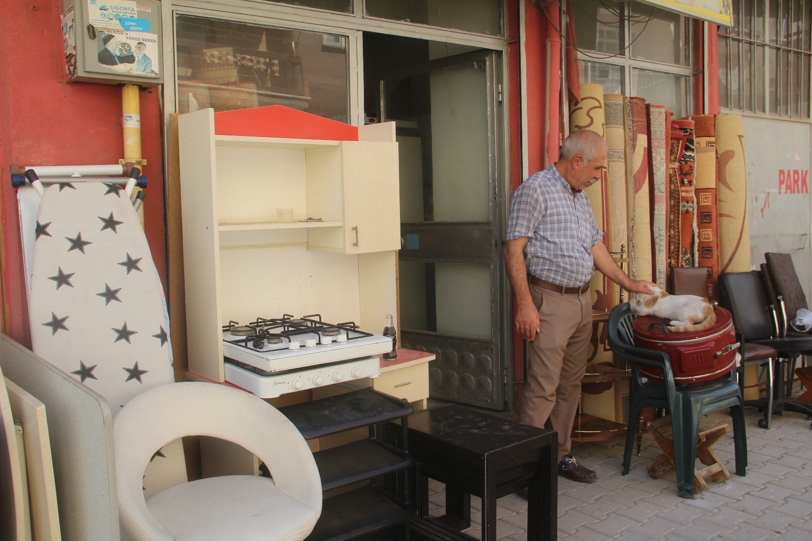 Elazığ’da ikinci el ve spotçular öğrencileri bekliyor