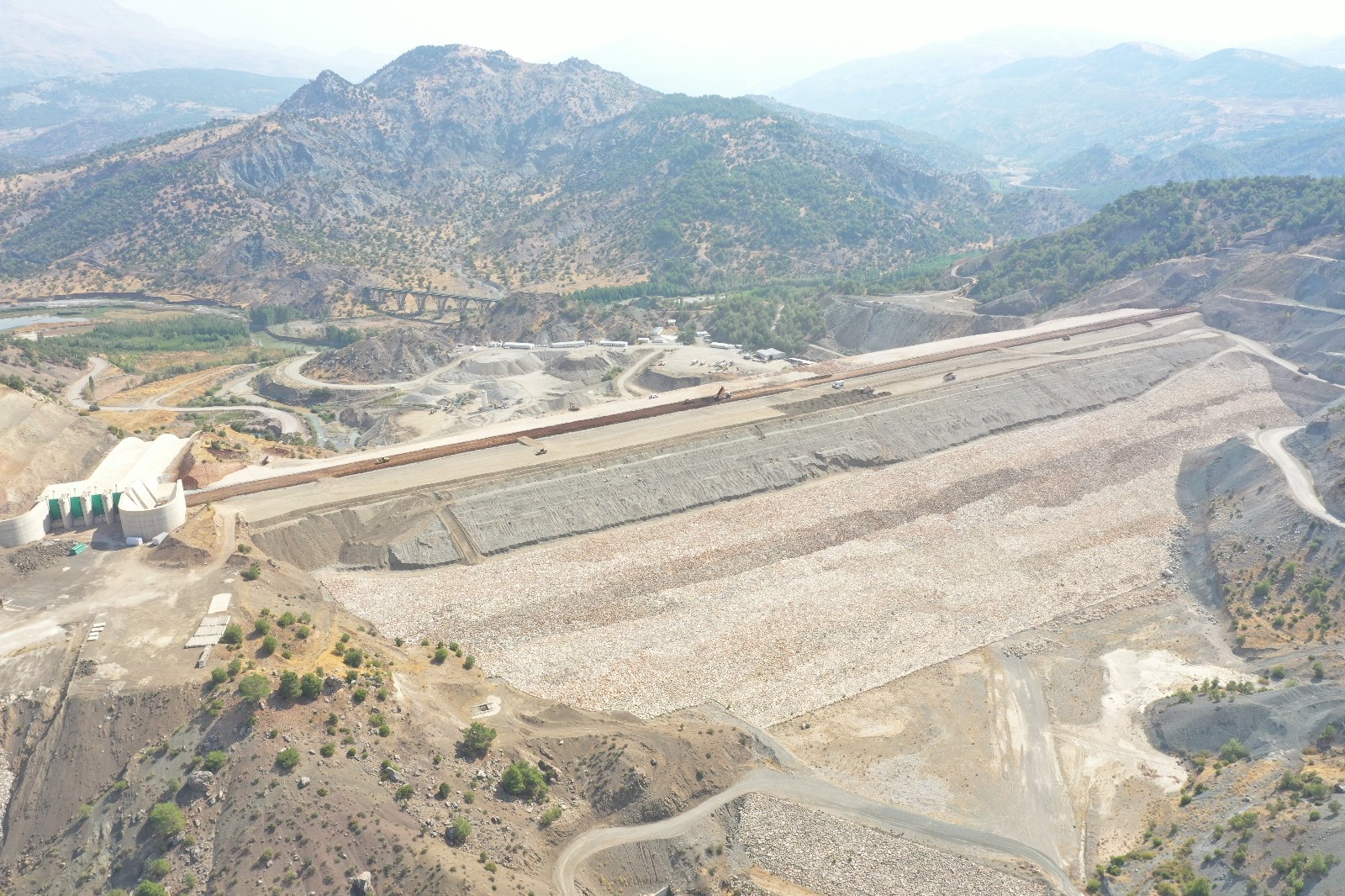 Tamamlandığında ekonomiye 320 milyon liralık katkı sağlayacak Çetintepe Barajında çalışmalar sürüyor