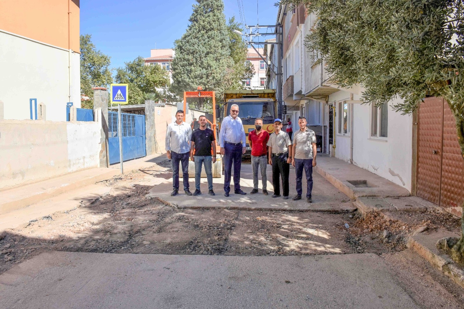 Karacabey’de alt yapı ve asfalt çalışmaları sürüyor