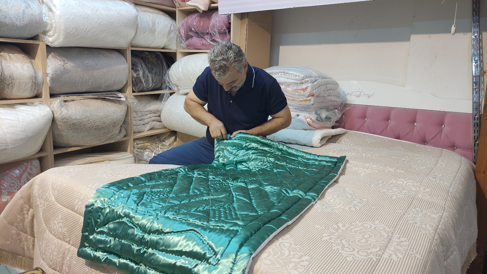 Bir usta günde bir tane örüyor, tanesini bin 500 liradan satıyor