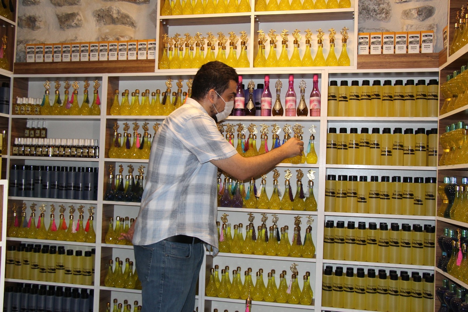 Mardin’de üretilen kolonyalar yerli ve yabancı turistlerin ilgisini çekiyor