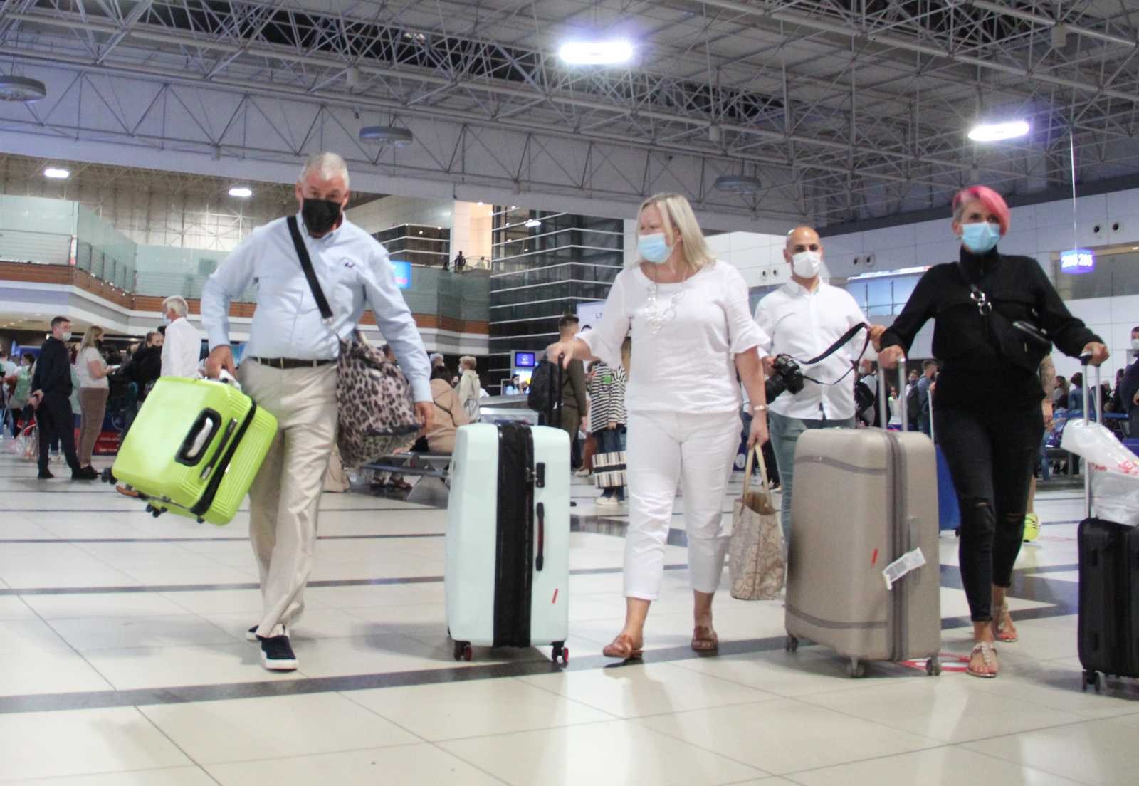 4 ay sonra Antalya’ya ilk İngiliz turist kafilesi geldi