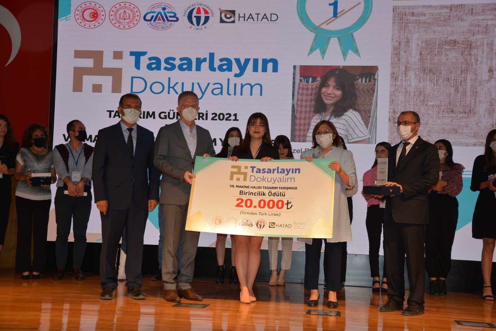 7. Makine Halısı Tasarım Yarışması’nda dereceye girenlere ödülleri verildi