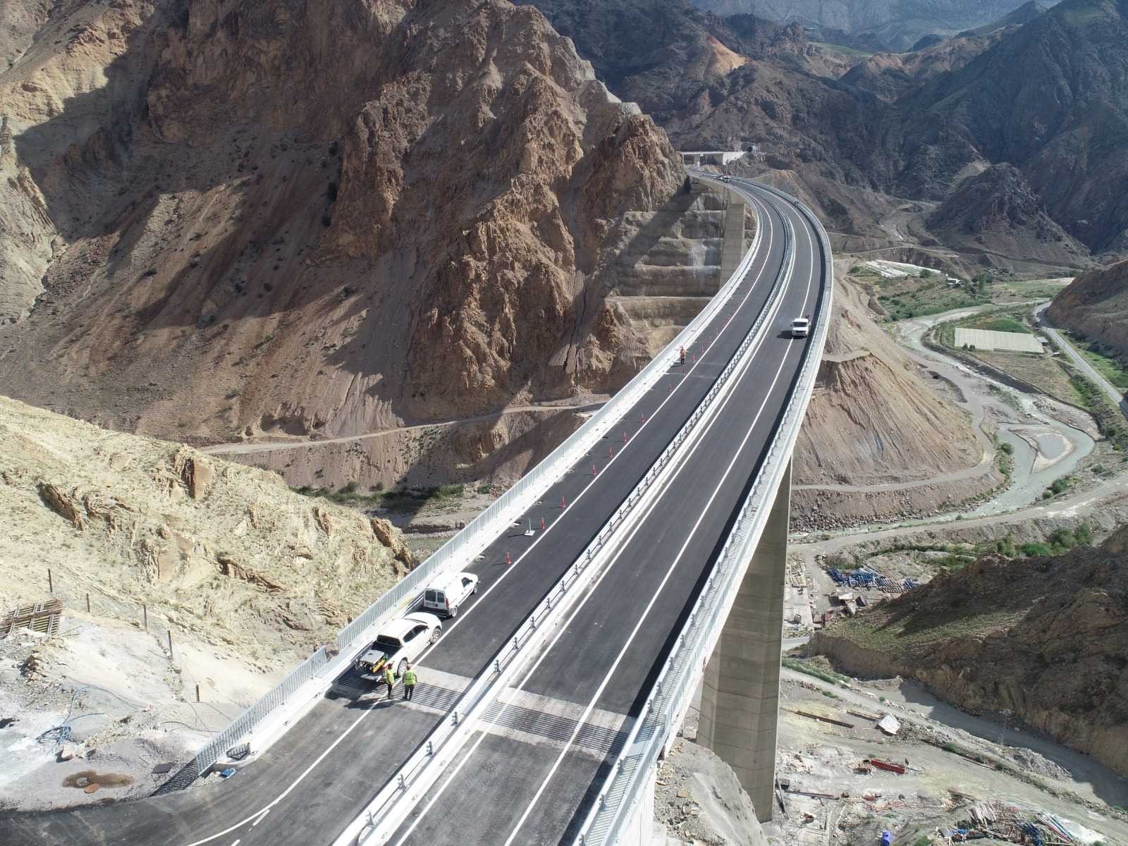 Yusufeli Barajı relokasyon yollarının yüzde 91’lik bölümü tamamlandı