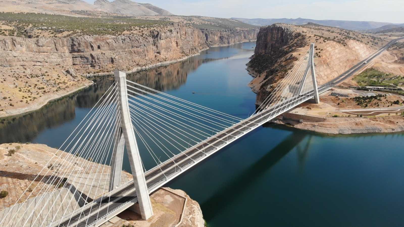 (Özel) Nissibi Köprüsü’nden 3,5 milyon araç geçti