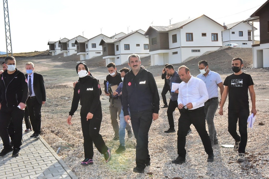Deprem konutlarında "teslim" müjdesi