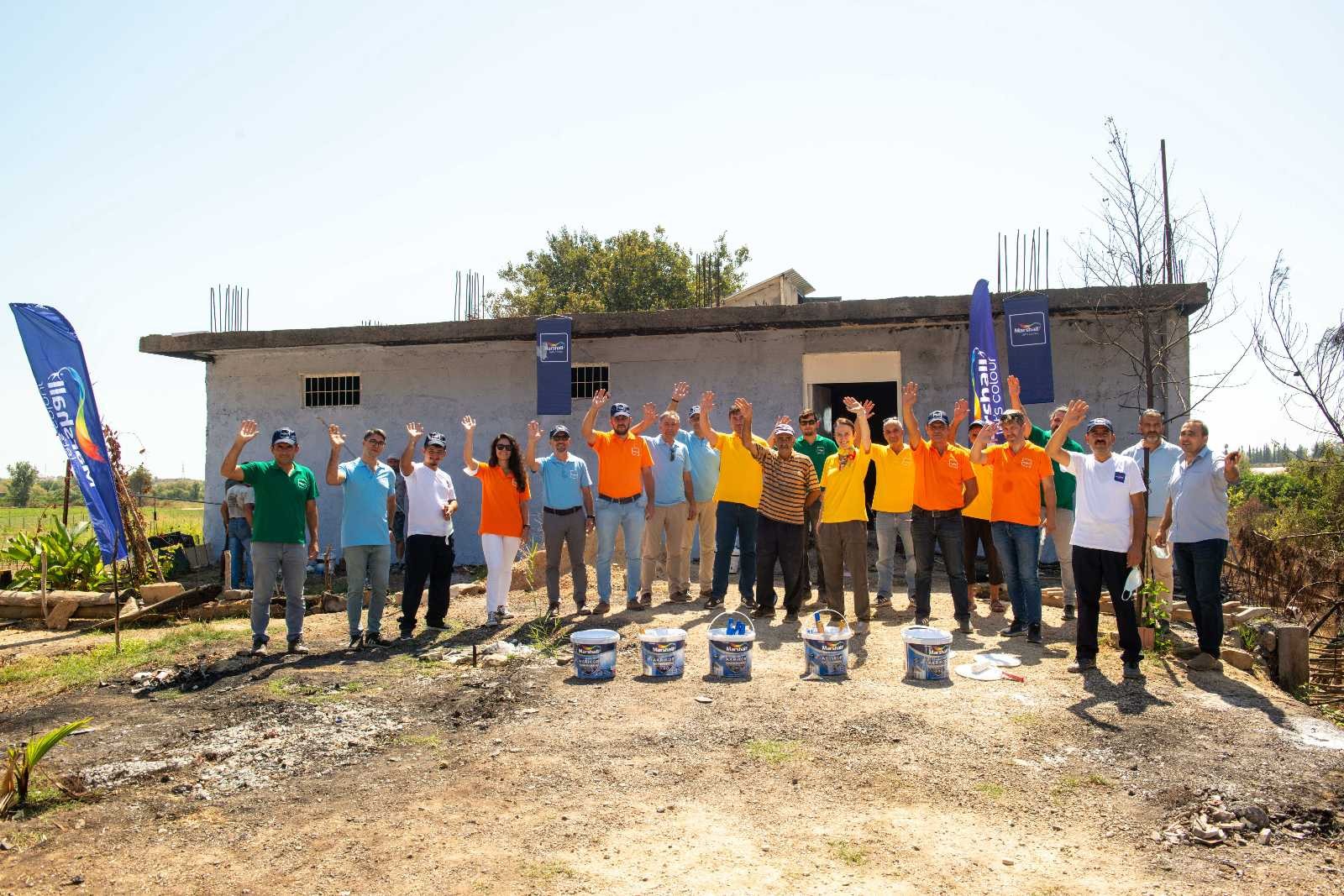 Manavgat’ta yangın sebebiyle hasar gören yaşam alanlarına boya desteği