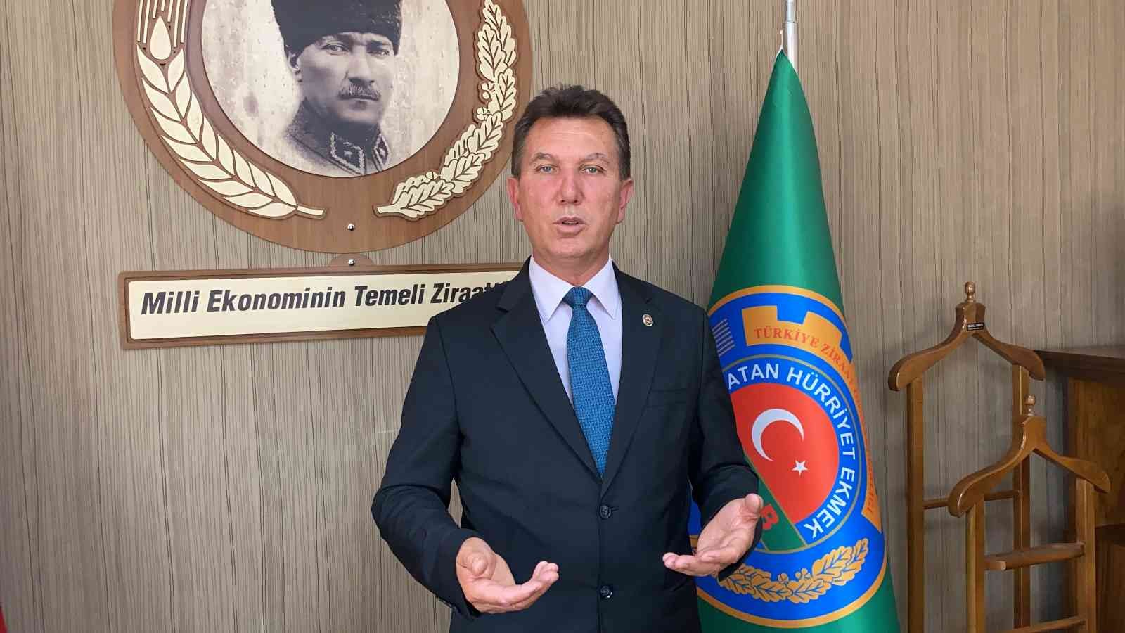 Niğde’de tarladan 1.75 TL’ye çıkan elmayı vatandaş 8 TL’ye alıyor