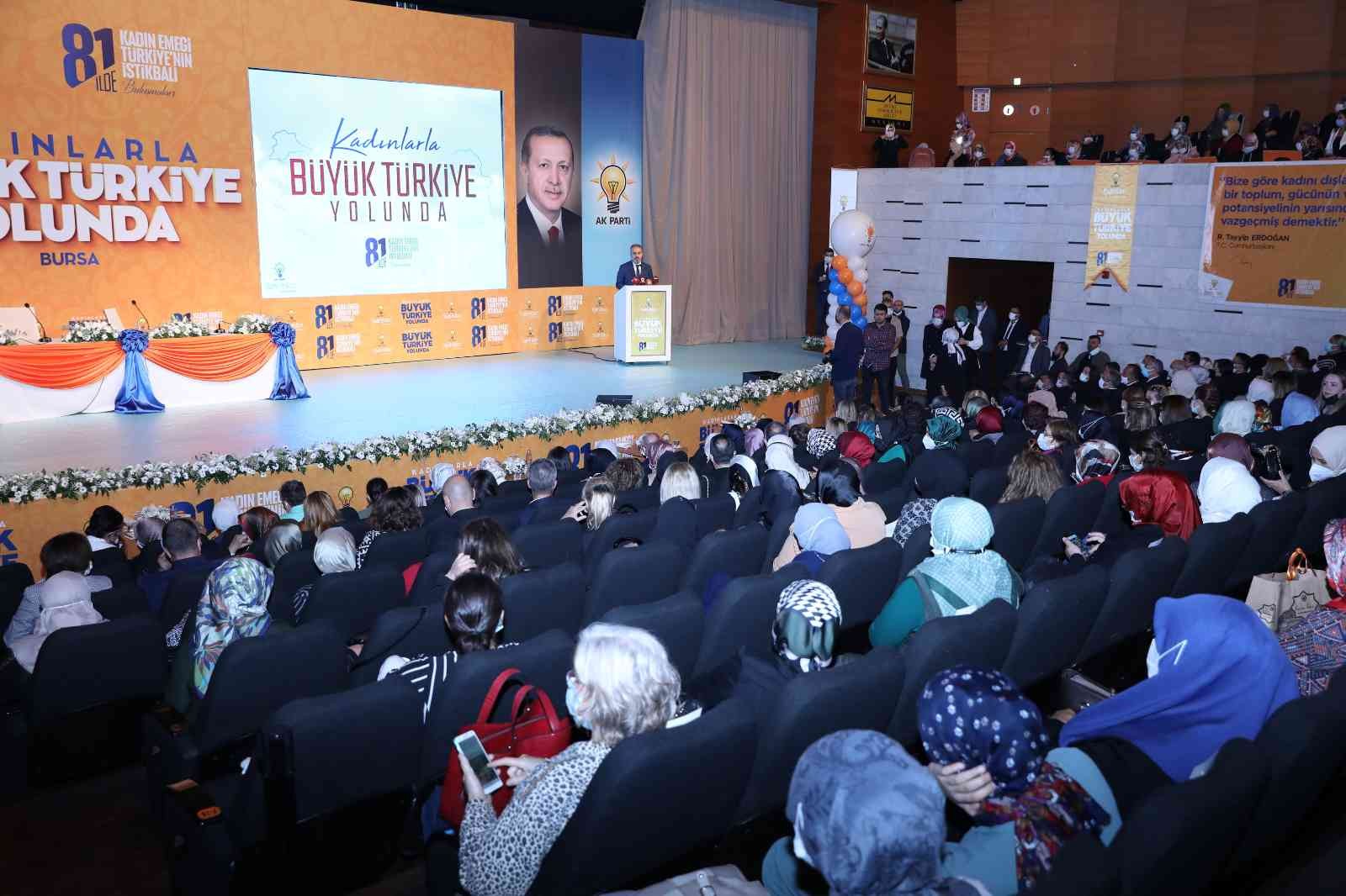 Büyükşehir üreten kadınların yanında