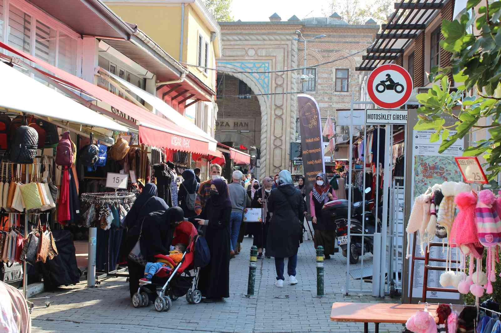 Güneş açtı, Bursalılar çarşıya akın etti