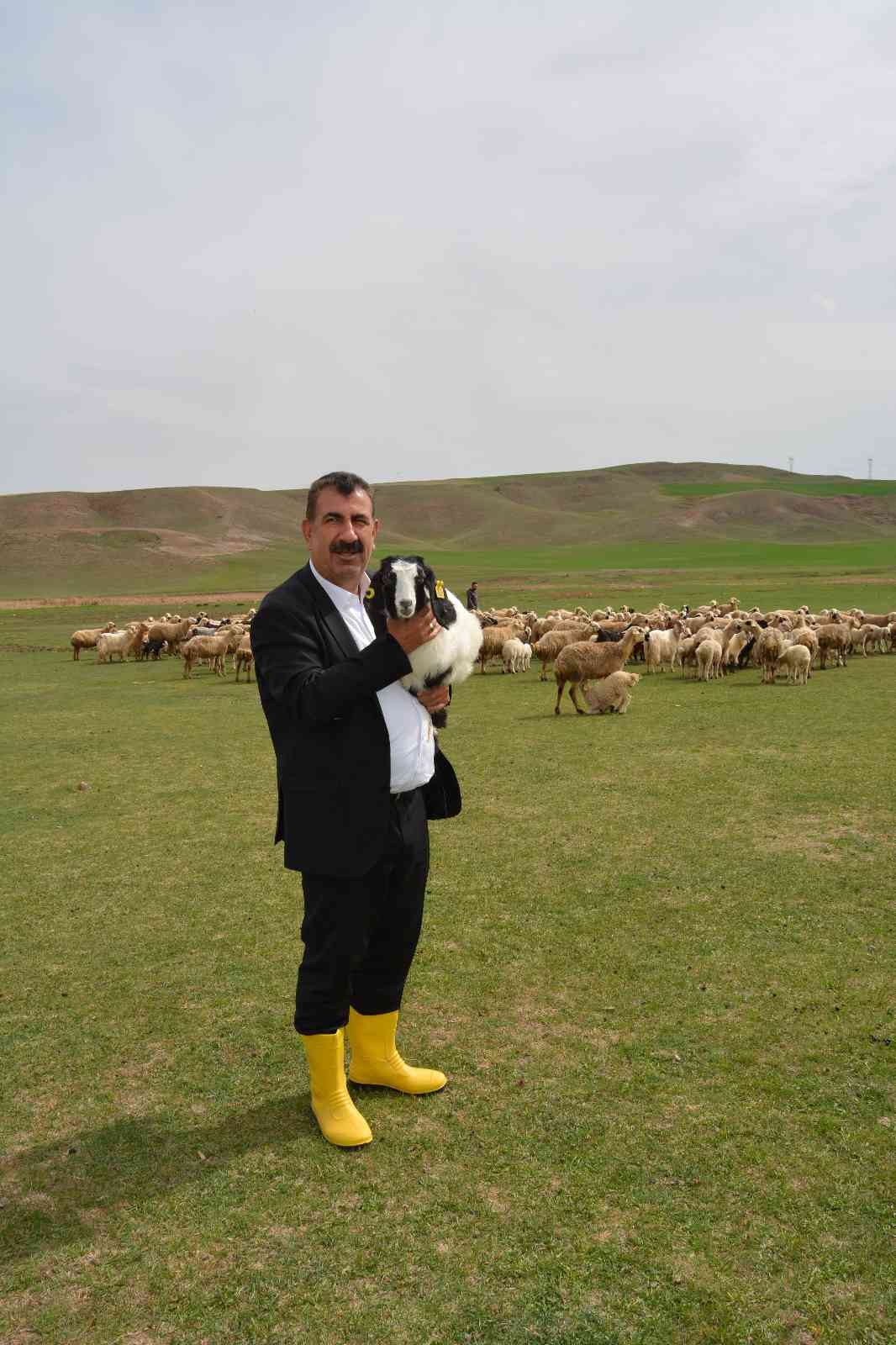 TÜDKİYEB Genel Başkanı Çelik: “Sürü büyütme ve yenileme desteği 100 liradan 125 liraya, çoban istihdam desteği 5 bin liradan 6 bin liraya yükseltildi”