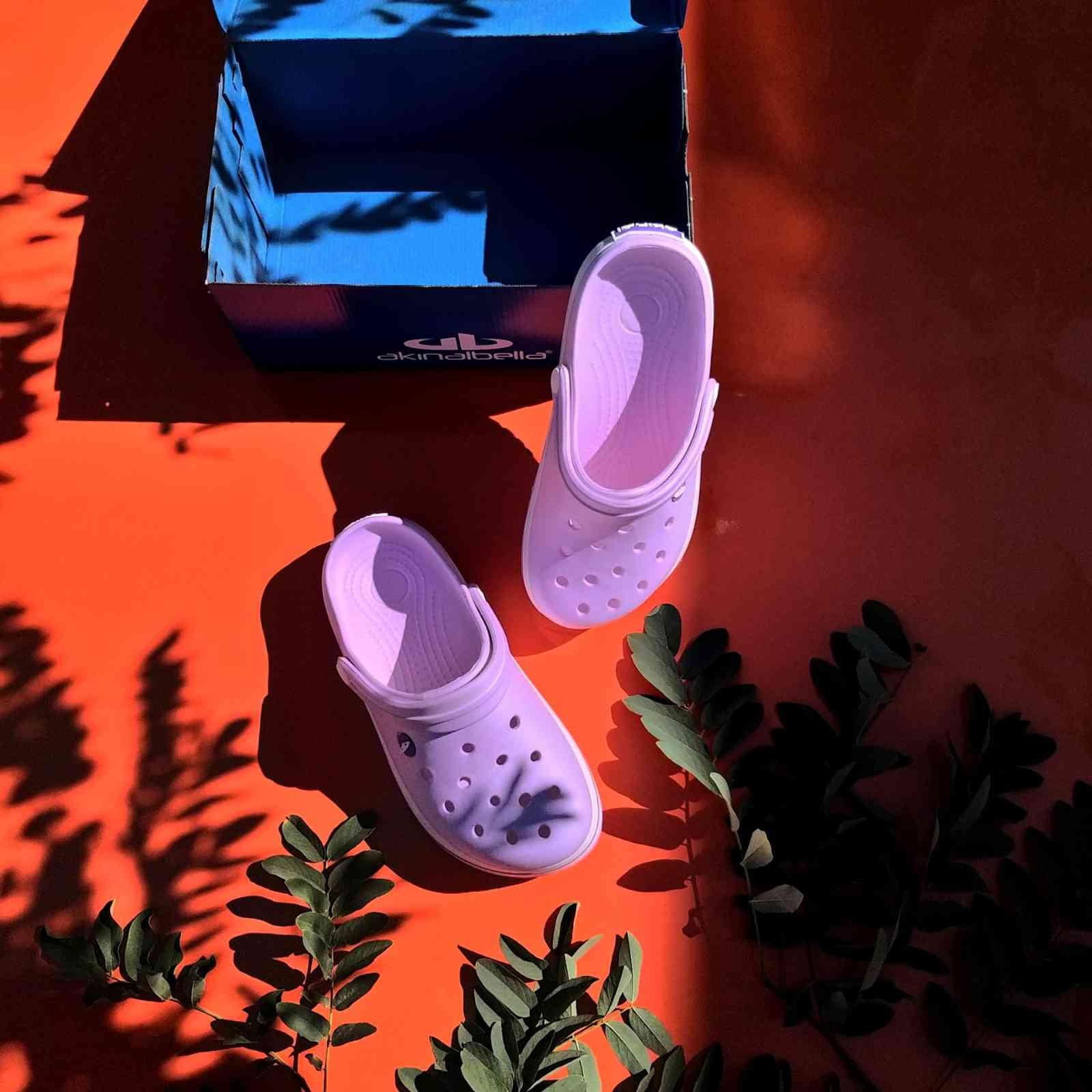 Güneş ışığında renk değiştiren terlik Türkiye’de üretildi