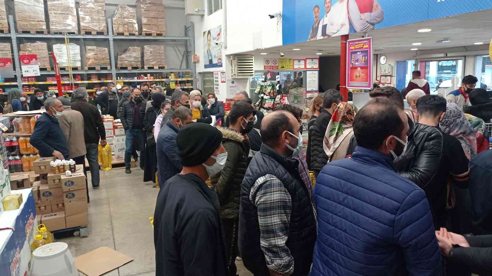 Açılışa özel ucuz yağ kapışıldı