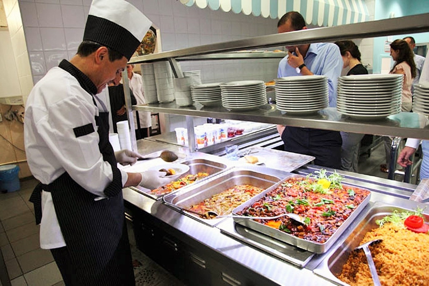 Gıda fiyatları hazır yemek sektörünün belini büküyor