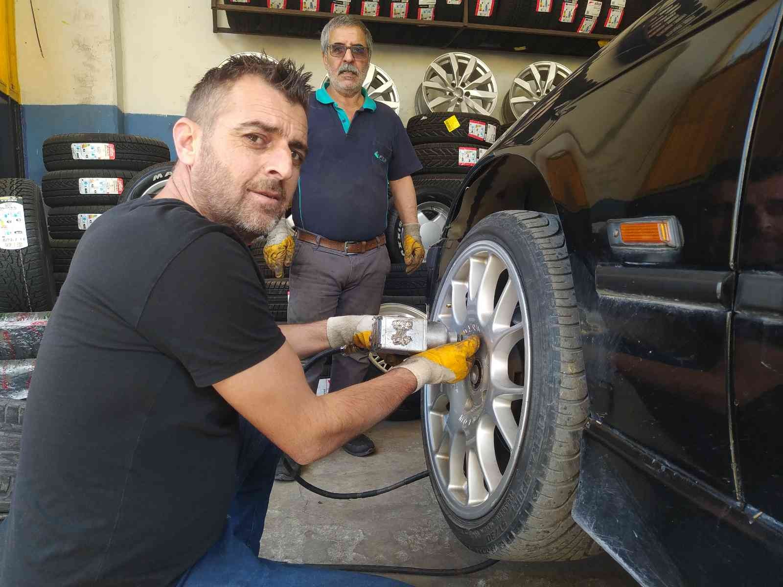 Canını ve aracını sevenler kar yağmadan kış lastiklerini taktırıyor