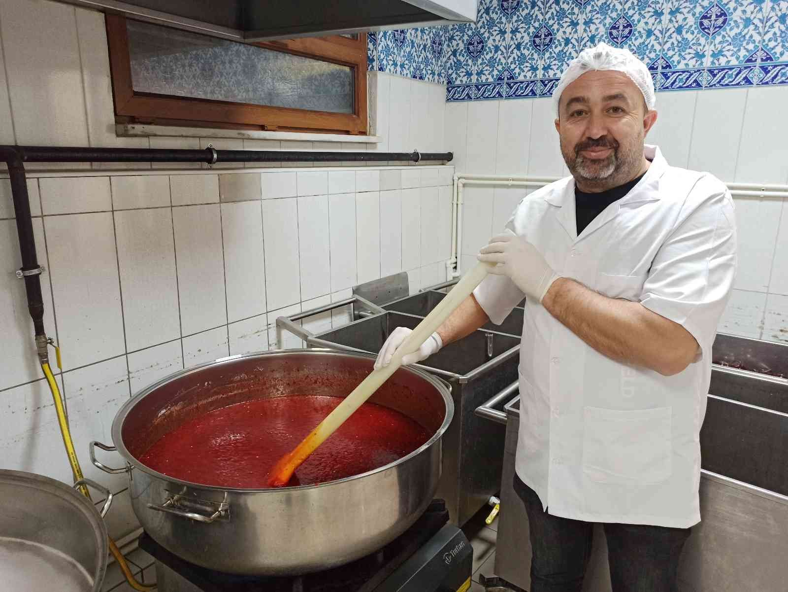 (Özel) En acı biberden en tatlı reçelleri üretiyor