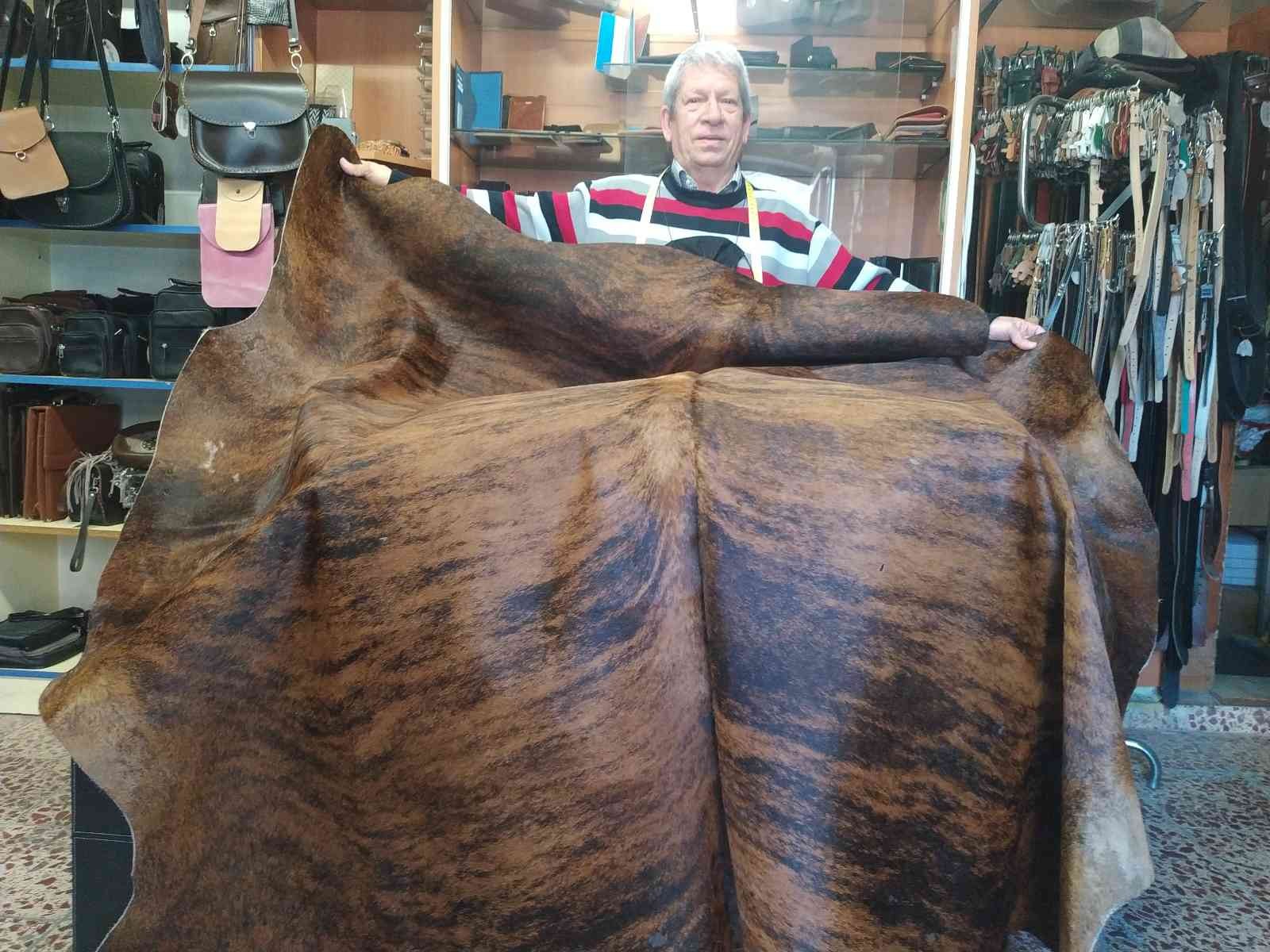 (Özel) Dana derisi halılar ev ve iş yerlerini süslüyor