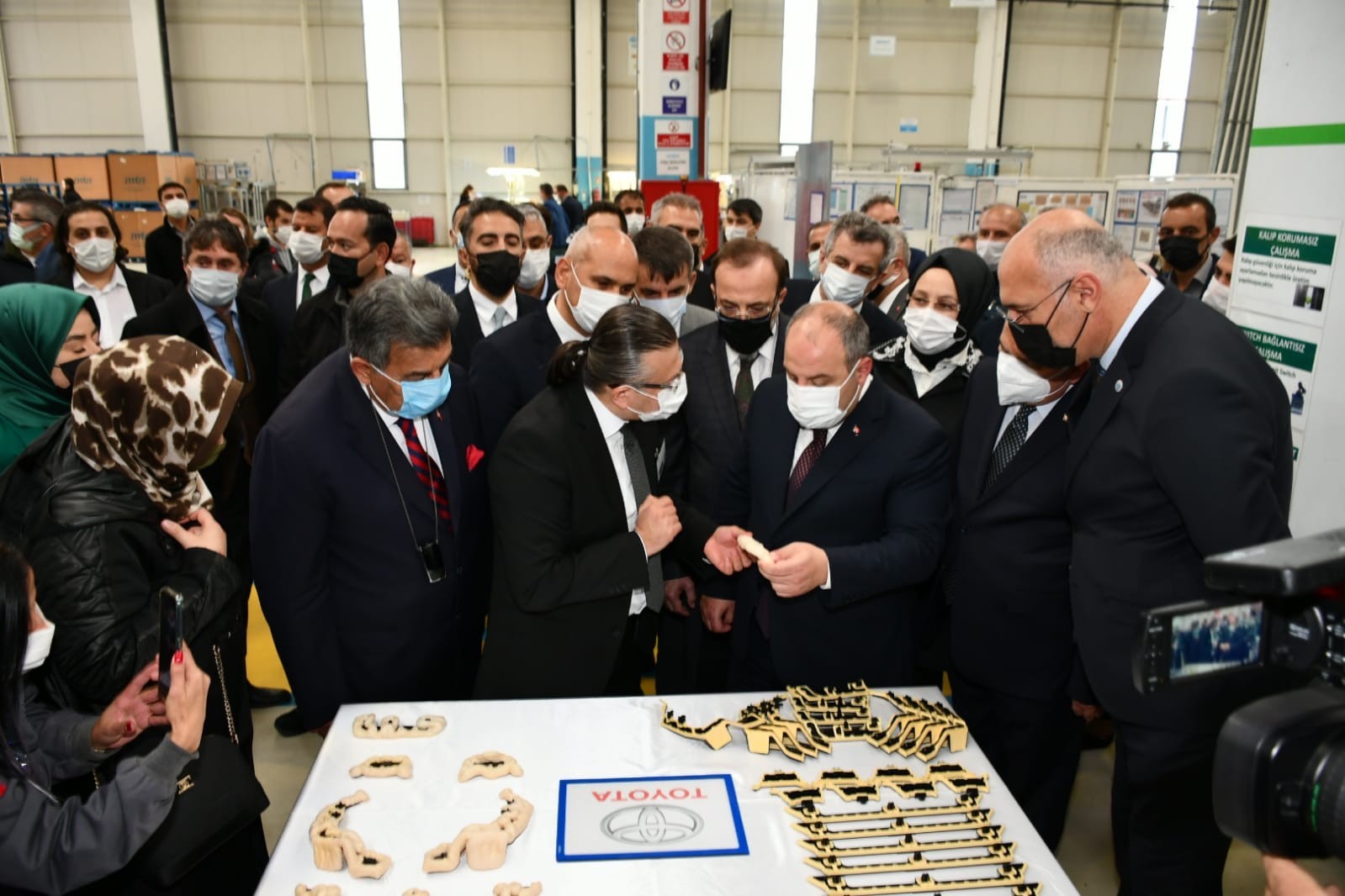 Bakan Varank; "Ülkemizi katma değer oluşturarak refahını tüm milletiyle paylaşan bir ülke olmak için büyük gayretle çalışıyoruz"