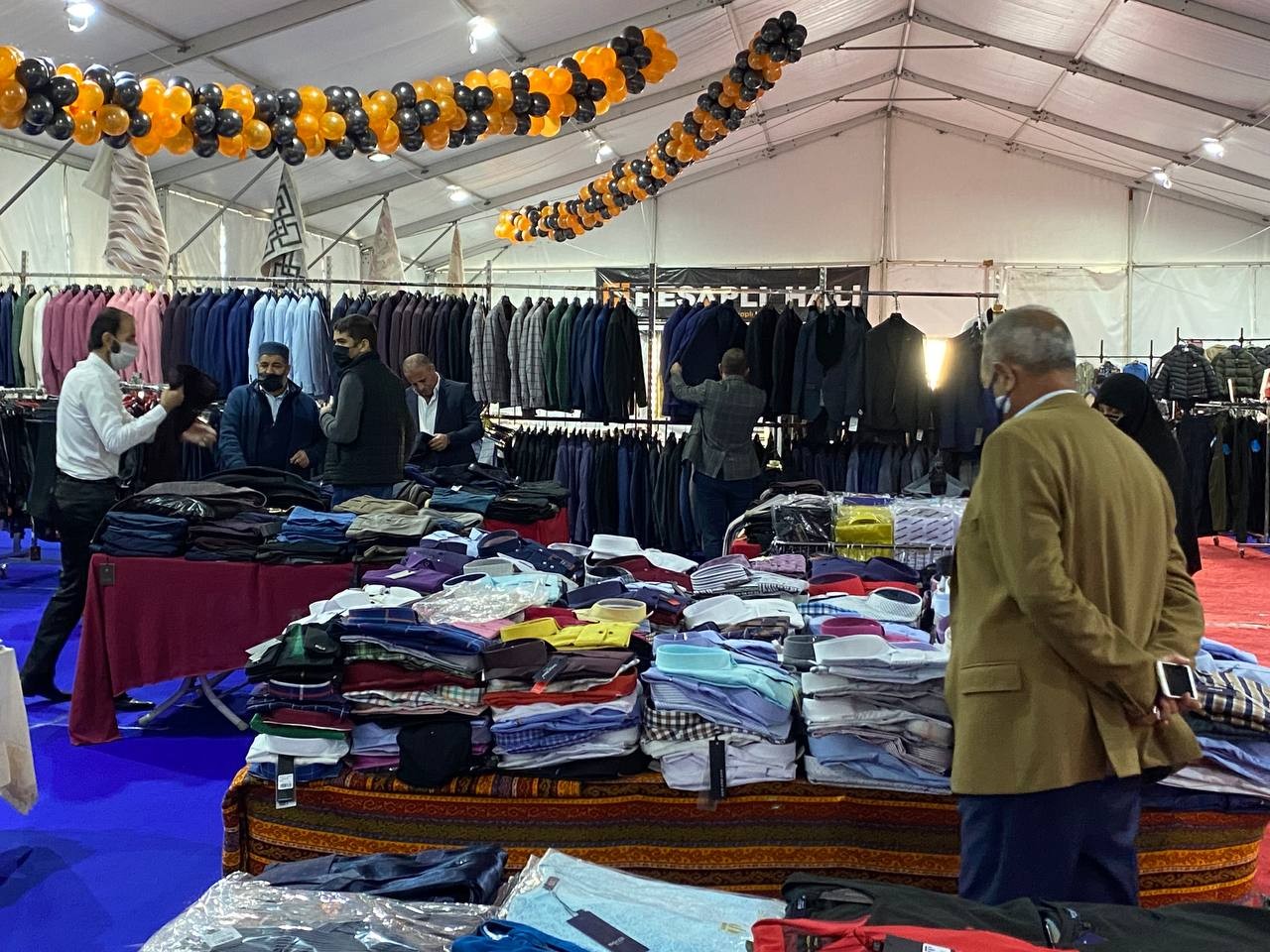 Sancaktepe’de indirim çadırı kapılarını açtı