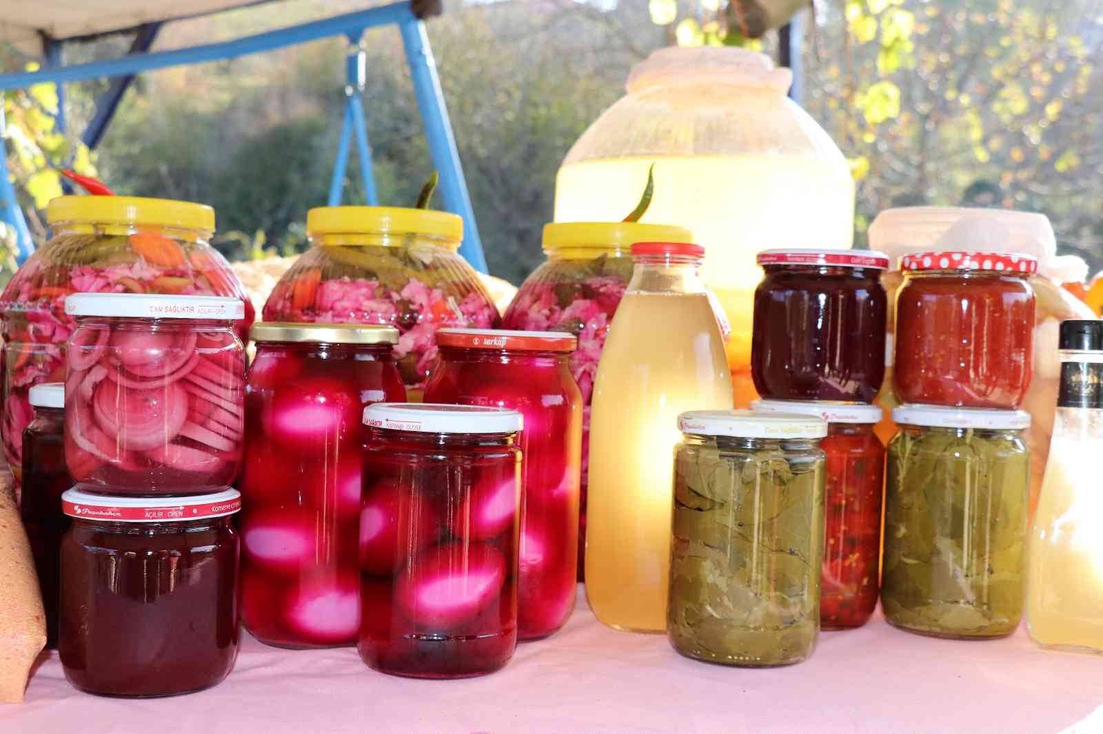 Emekli maaşının iki katını yetiştirdiği ürünlerden kazanıyor