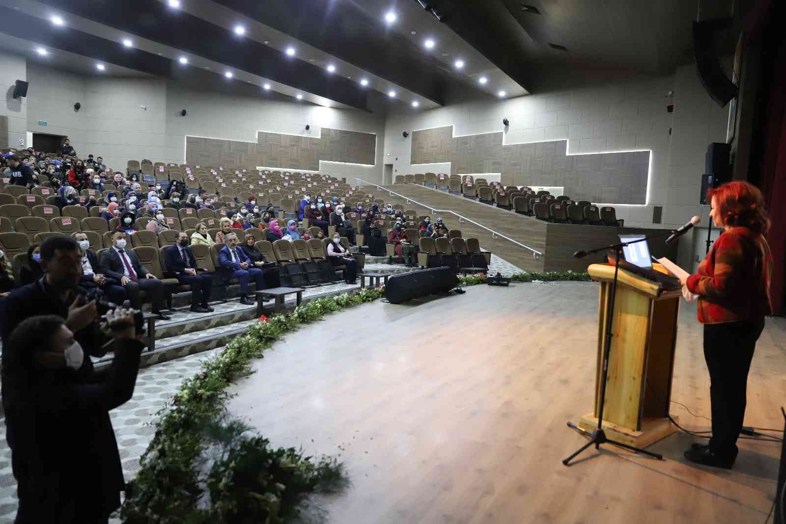 Ev hanımları seramik sanatı ile para kazanacak