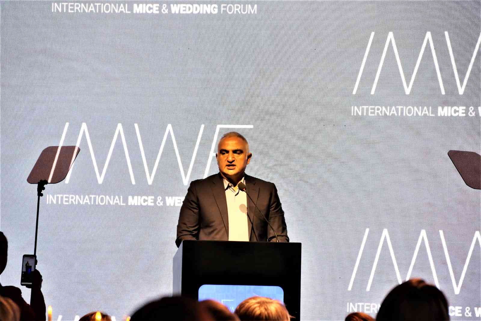 Bakan Ersoy: “Türkiye dünyanın düğün evi konumunda”