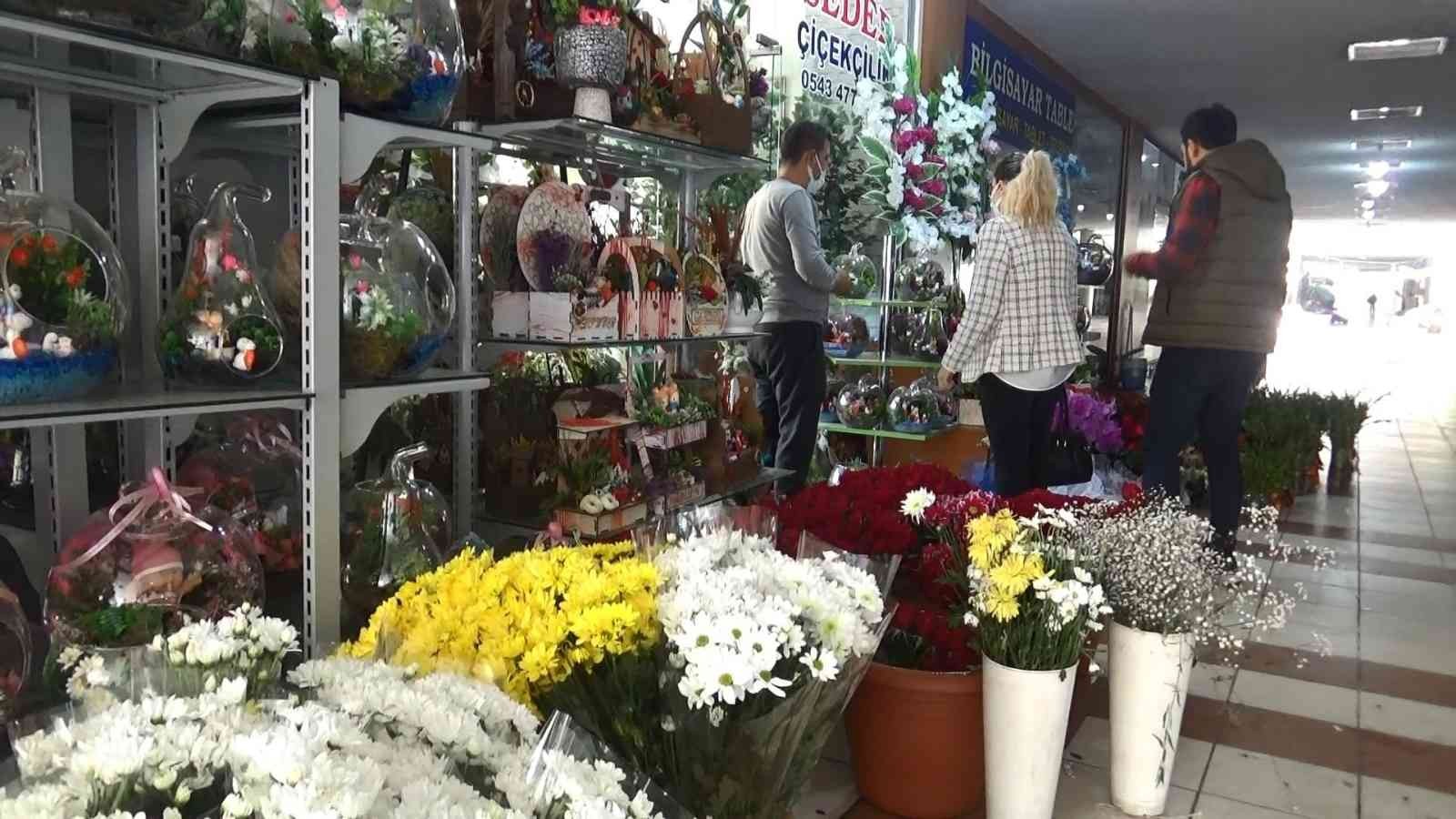 Diyarbakır’daki çiçekçilerde ‘Öğretmenler Günü’ yoğunluğu