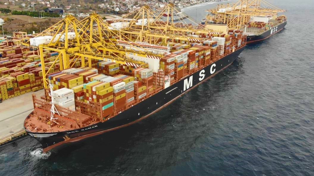 4 futbol sahası büyüklüğündeki dev gemi Tekirdağ’da