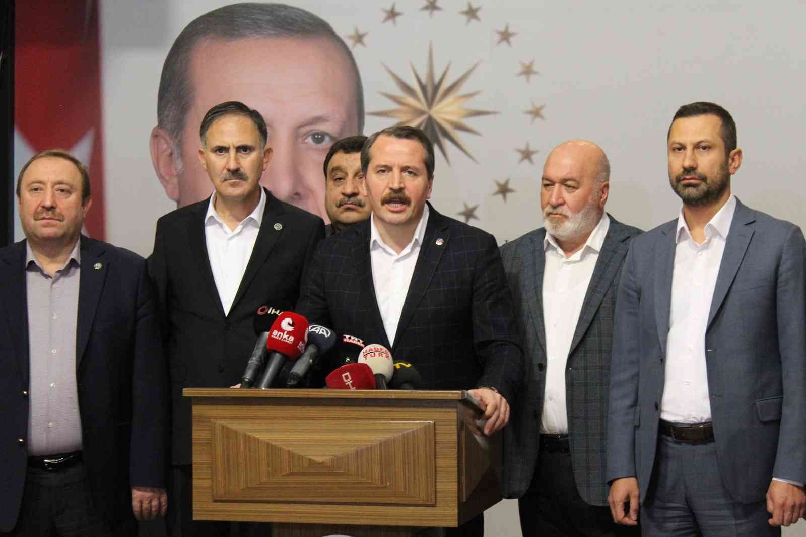 Memur-Sen Başkanı Yalçın: “Ocak ayındaki maaşlara yansıyacak şekilde kamu görevlilerine ek zam konusunda bakanlık ile mutabakat sağladık”