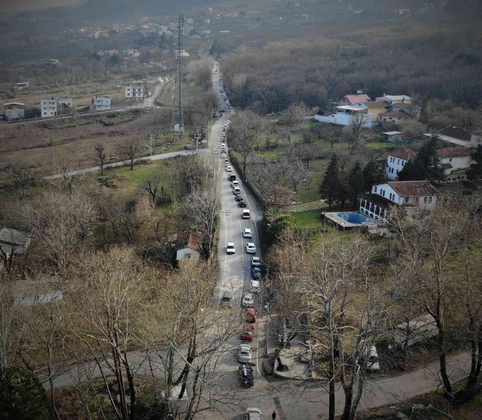 (Özel) Kilometrelerce doğal kaynak suyu kuyruğu
