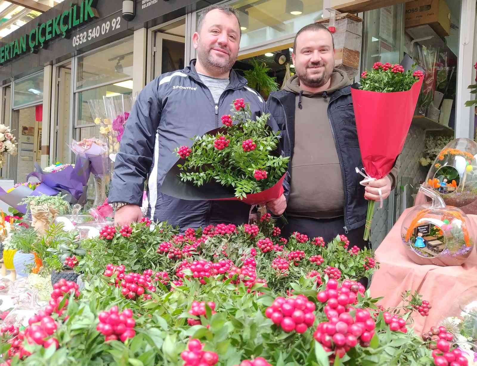 25 liraya ev sahibi olmak için çiçekçiye akın ediyorlar