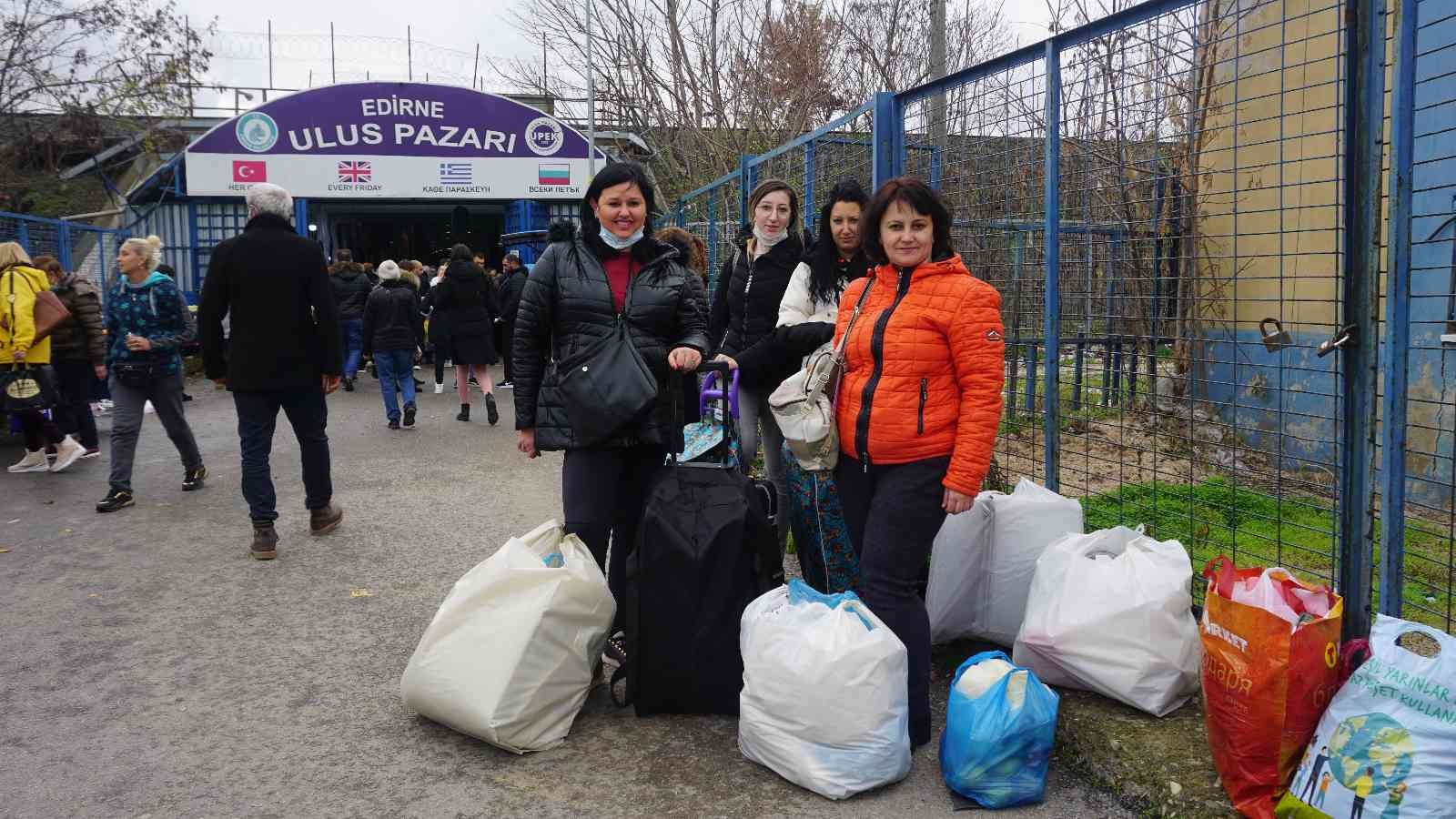 Pazar esnafı, Bulgarca yazılarla müşteri çekiyor