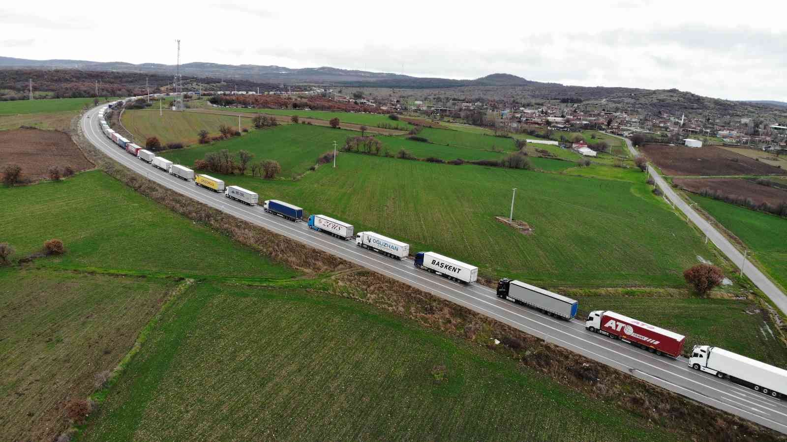 Hamzabeyli Sınır Kapısı’nda kilometrelerce tır kuyruğu