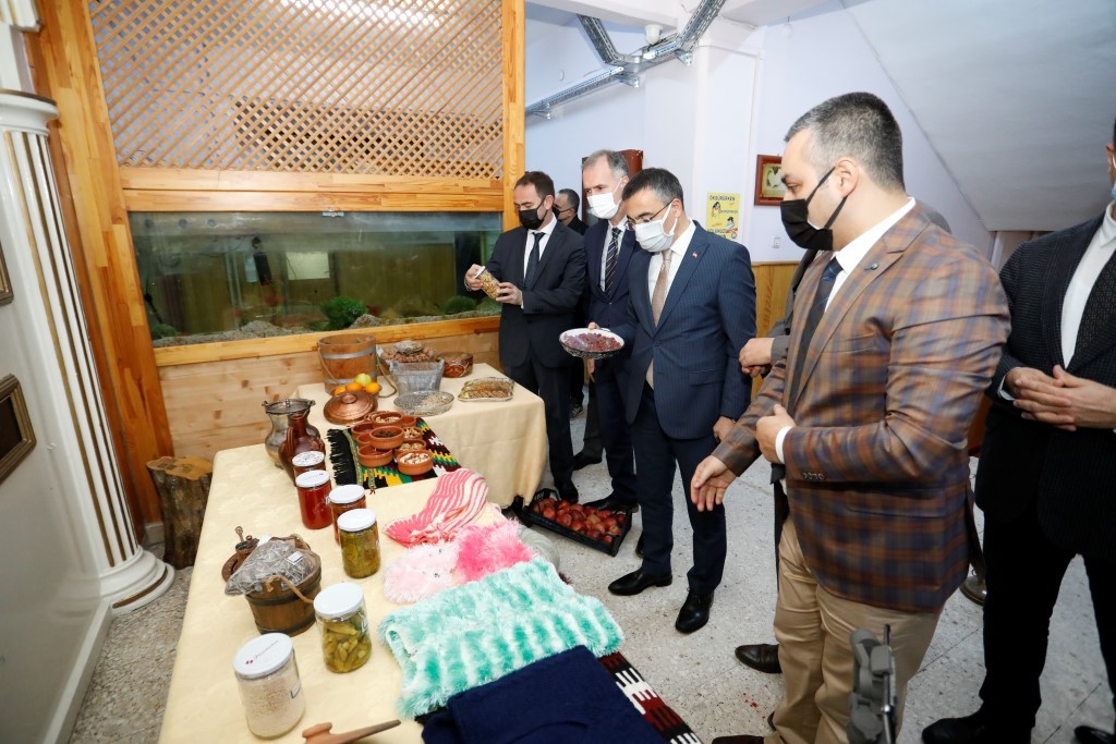 Yerli Malı Haftasında öğrencilere İnegöl’ün yerli ürünleri ikram edildi