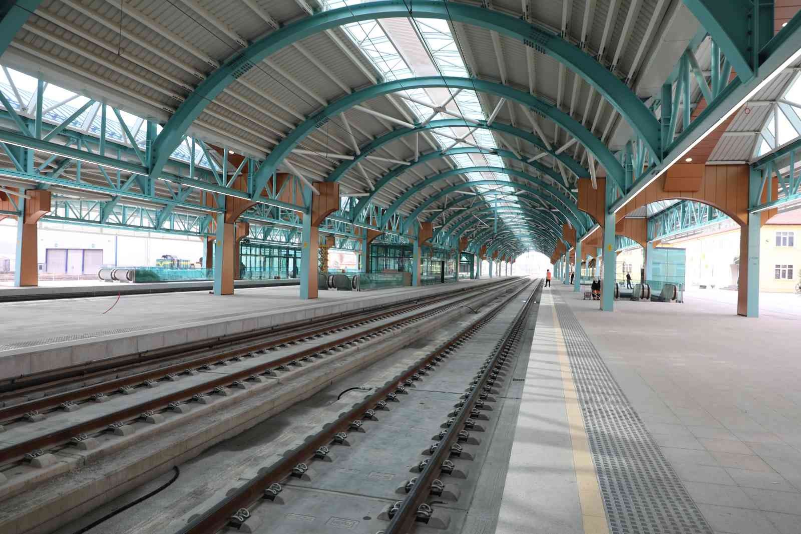 Tamamlanan Sivas YHT Garı yolcu kabulüne hazır