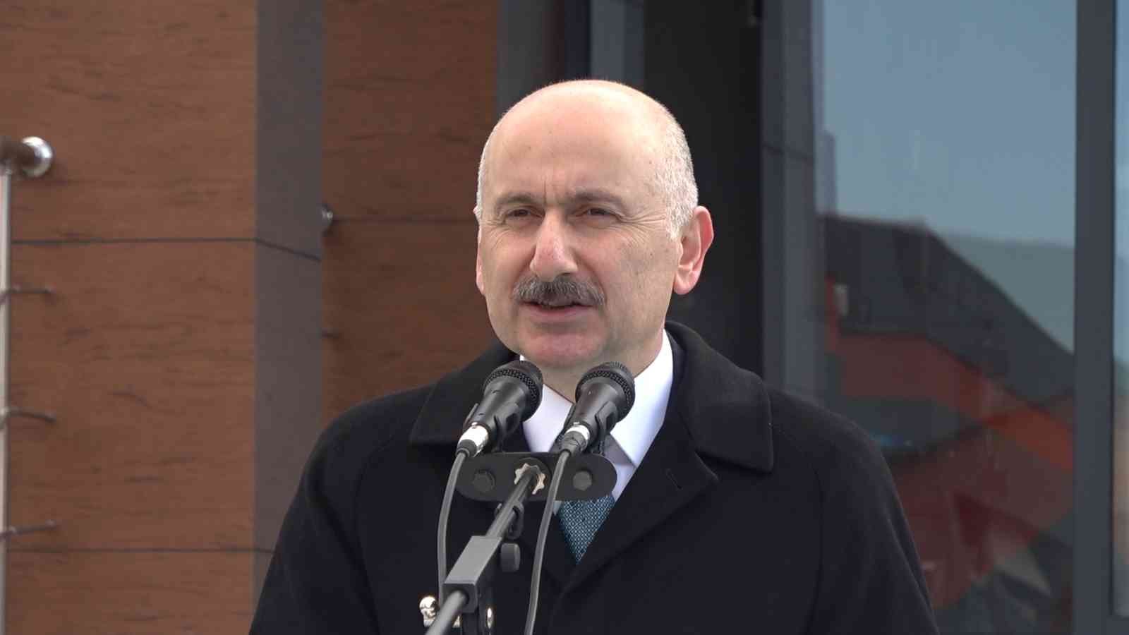 Bakan Karaismailoğlu: "Bölünmüş yollar sayesinde yılda 22 milyar Türk lirası tasarruf sağladık"