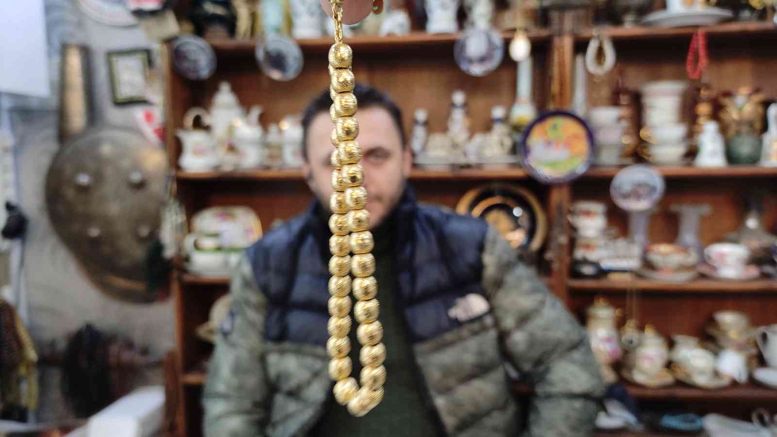 Altın tespih büyük ilgi çekiyor