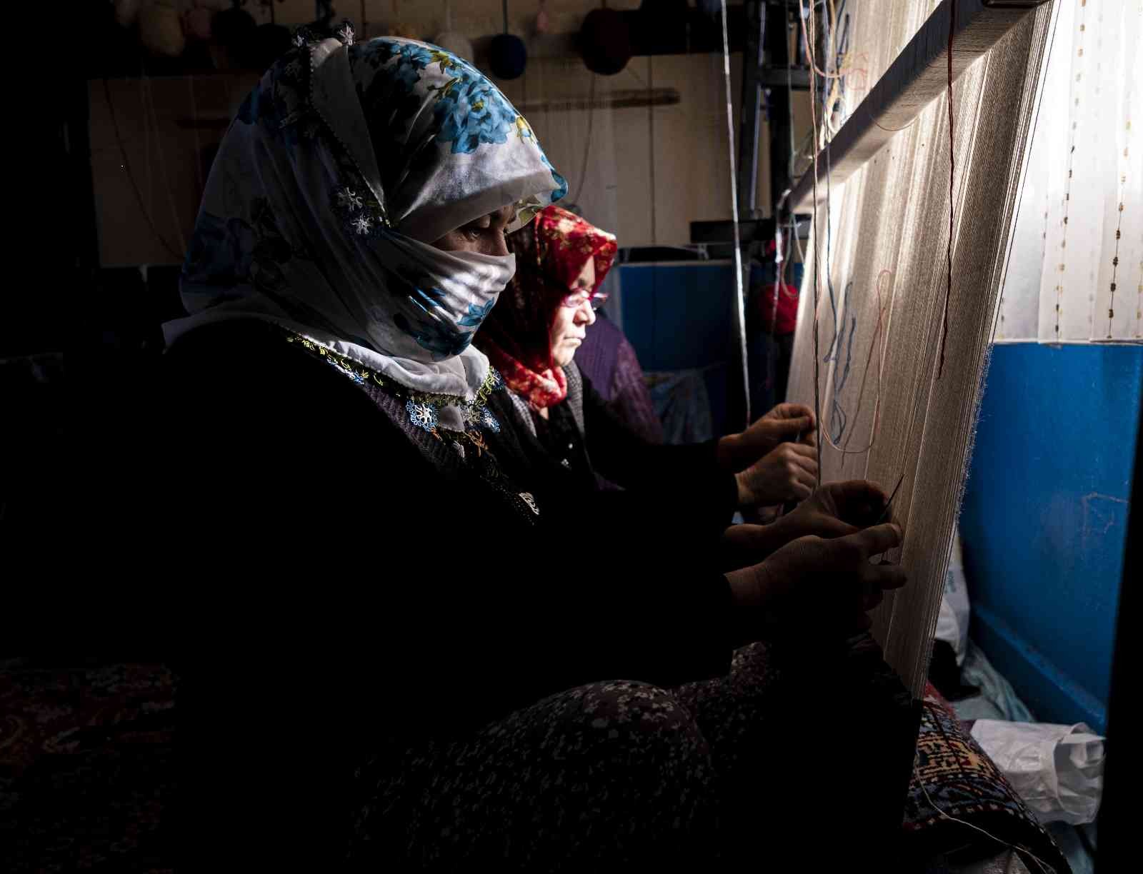 Geleneksel yöntemlerle dokunan halılarda hedef ihracat