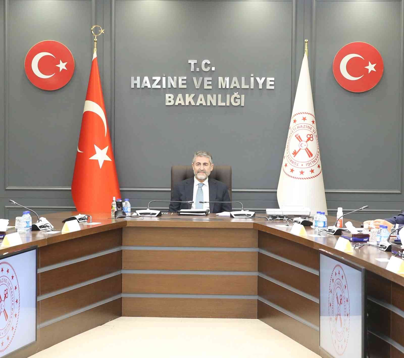 Hazine ve Maliye Bakanı Nureddin Nebati: "Fiyat İstikrarı Komitesi toplantımızın ilkini gerçekleştirdik. Enflasyon ile ilgili gelişmeleri ve bu konudaki risklere ilişkin atılacak adımları konuştuk."