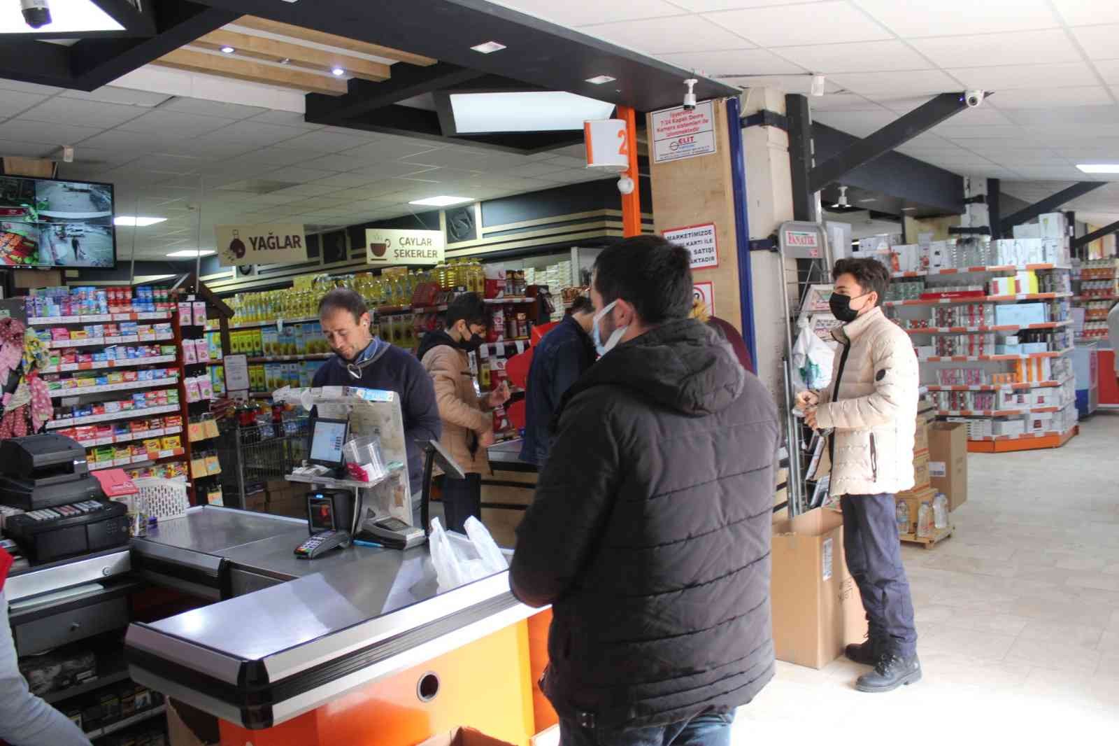 Afyonkarahisar’da yerel market zinciri birçok üründe indirime gitti