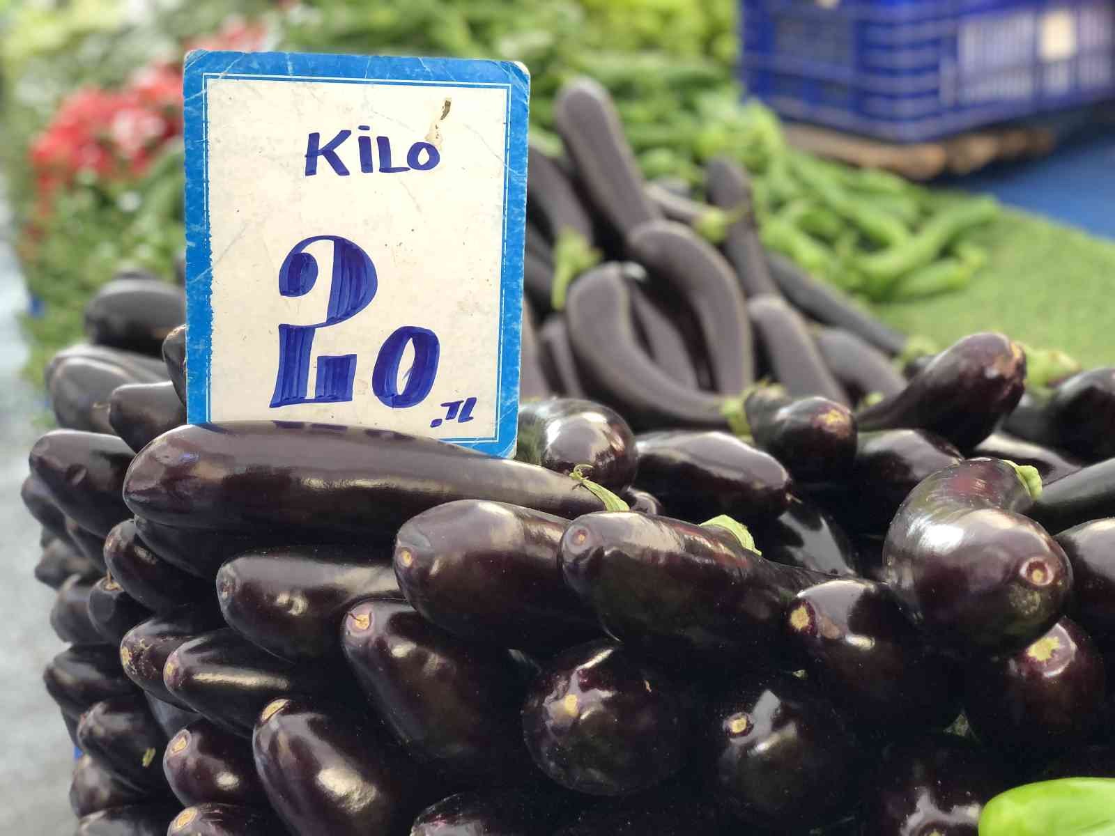 Antalya’da yaşanan fırtına seraları etkiledi, patlıcan 20 lira oldu