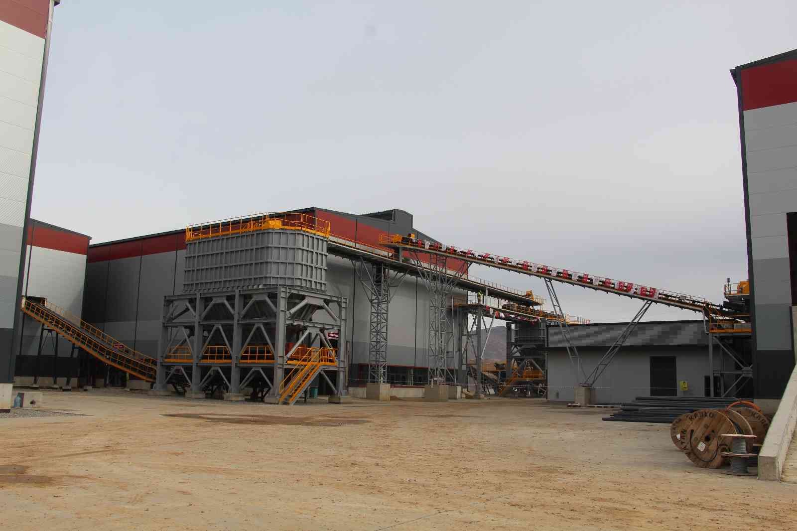 Türkiye’nin tek izabe tesisi 3 bin kişiye istihdamla, ülkeye 300 milyon dolar bıraktı