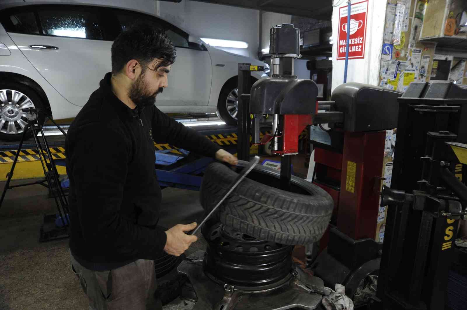 Kar kapıya dayandı,  lastikçilerde yoğun mesai